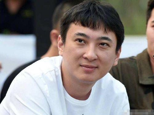 娱乐圈吃瓜导演是谁啊,揭秘疑似导演私生子风波真相