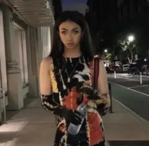 娱乐八卦吃瓜头像女图片,揭秘网络吃瓜头像中的美女魅力”