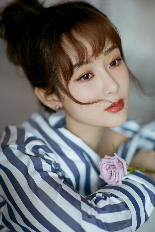 娱乐吃瓜直播杨紫是谁啊,杨紫的跨界魅力与人气飙升