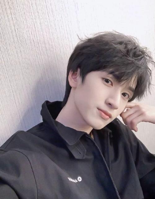 娱乐吃瓜君贺峻霖严浩翔,揭秘娱乐圈幕后故事