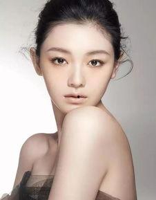 娱乐吃瓜女艺人官宣微博,吃瓜女艺人官宣微博，神秘男友身份引热议”